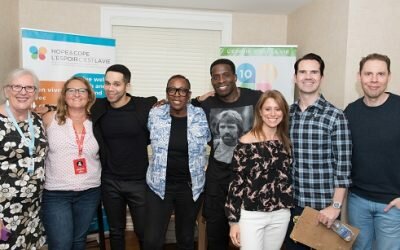Les patients touchés par le cancer expérimentent le pouvoir magique du rire grâce à Comedy Gives Back